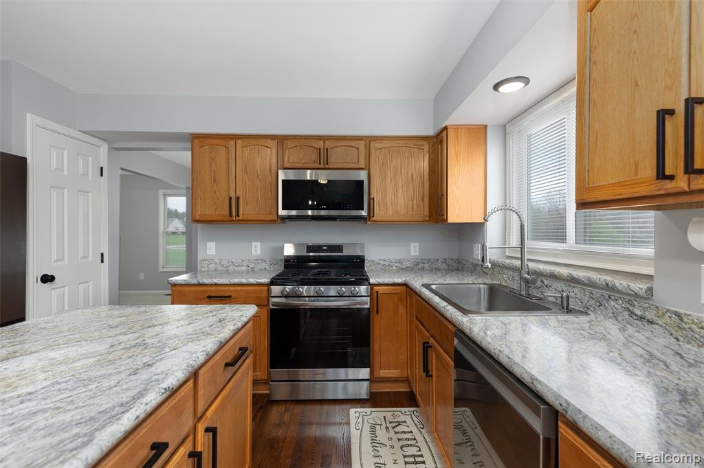 111 Oak Bark Drive, Howell, MI 48843 — Photo 15