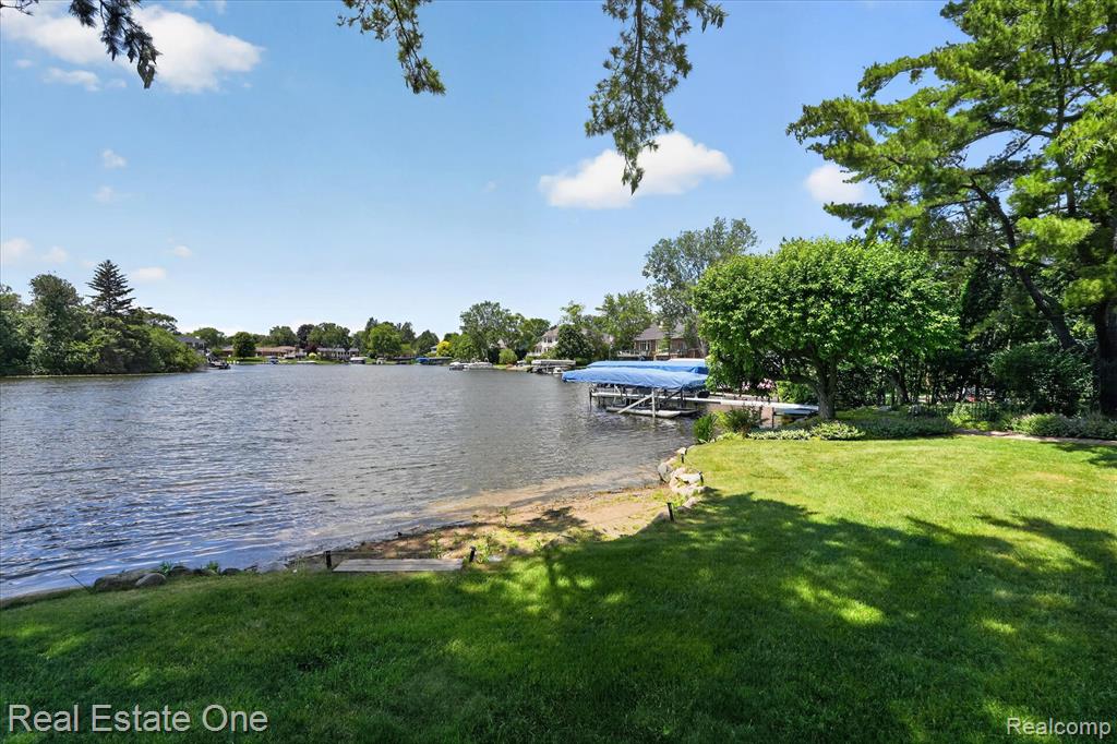 5161 Ledgewood Drive, Commerce Twp, MI 48382 — Photo 56