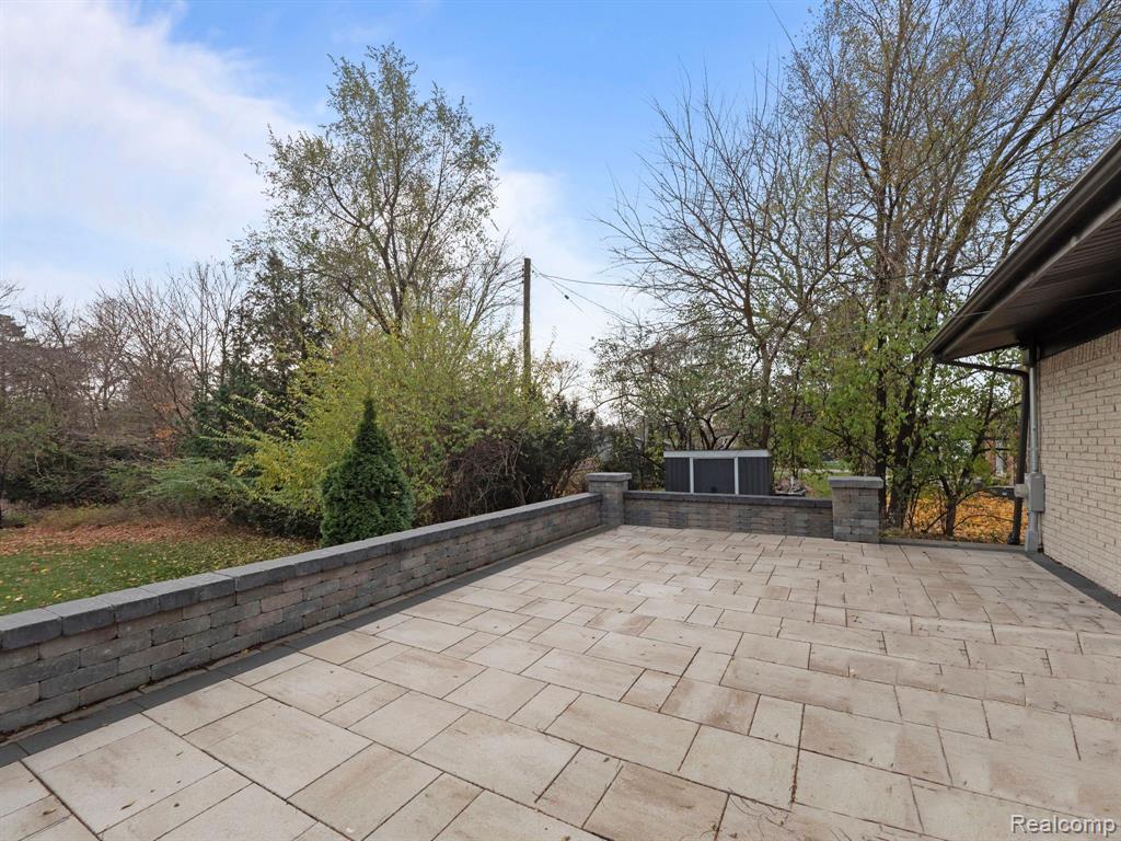7011 WHITE PINE Drive, Bloomfield Hills, MI 48301 — Photo 25