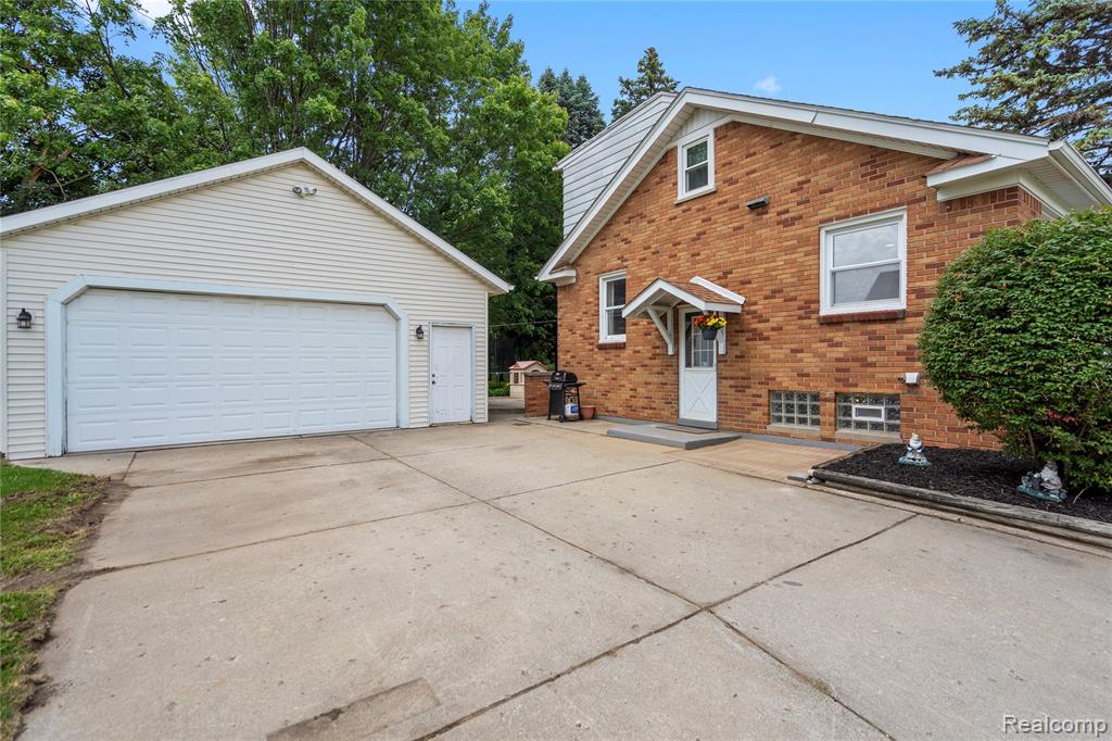 48425 Romeo Plank Road, Macomb, MI 48044 — Photo 25