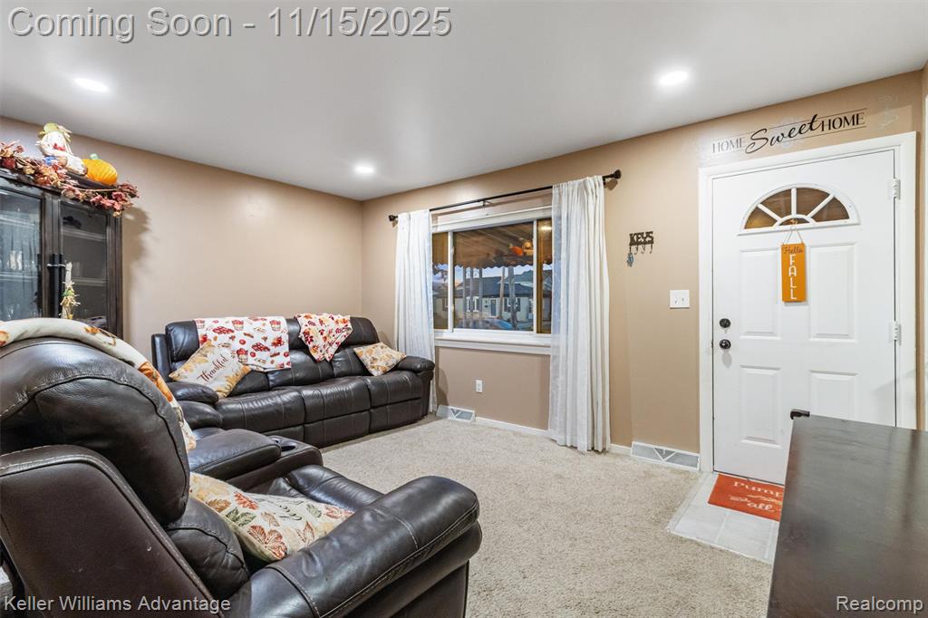 9243 Knolson Street, Livonia, MI 48150 — Photo 5