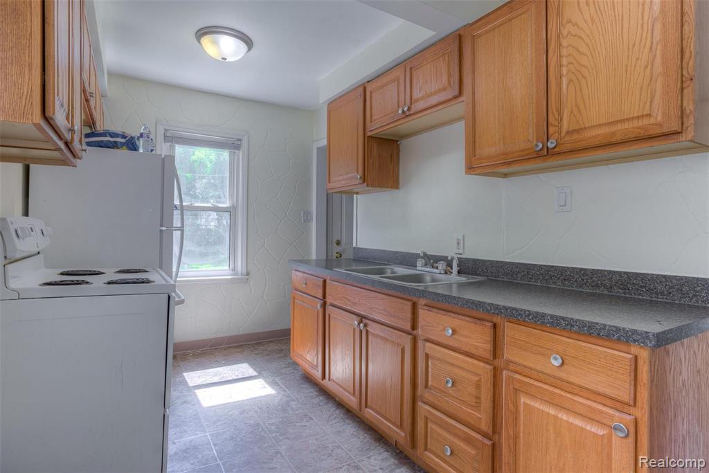 15489 DIXIE, Redford, MI 48239 — Photo 12