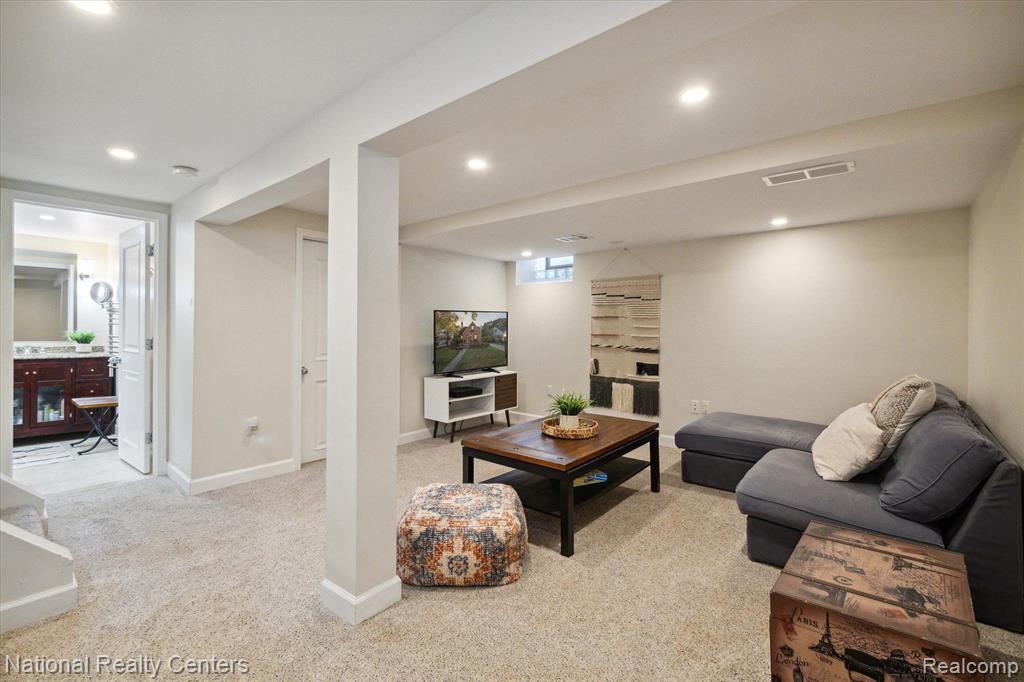 913 ORCHARD GROVE Drive, Royal Oak, MI 48067 — Photo 30
