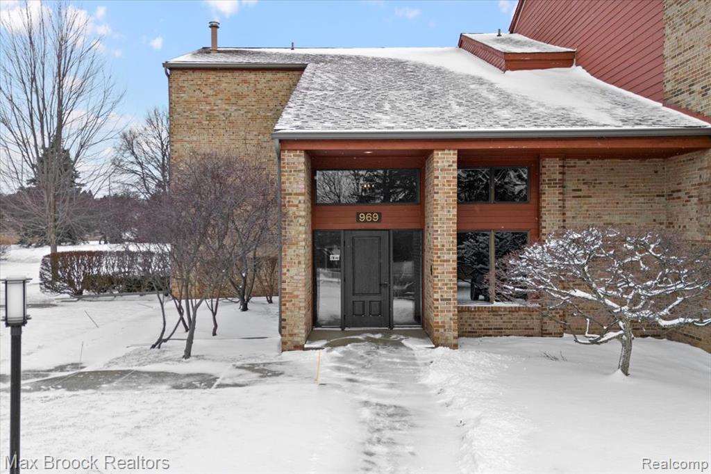 969 Greenview Court, 42, Rochester Hills, MI 48307 — Photo 2