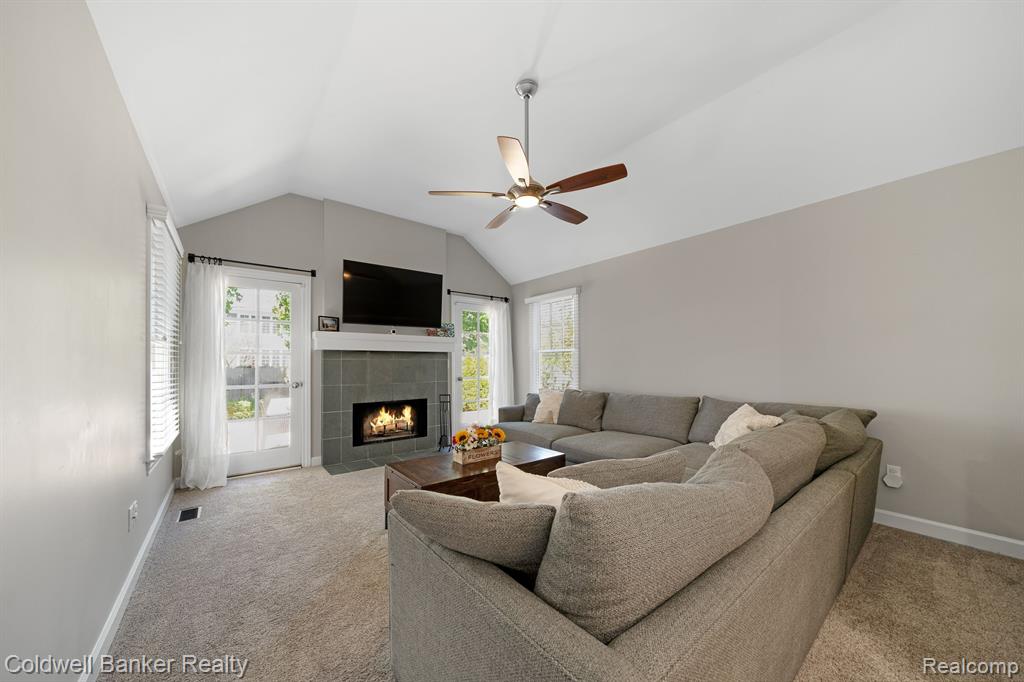 596 S GLENHURST Drive, Birmingham, MI 48009 — Photo 14