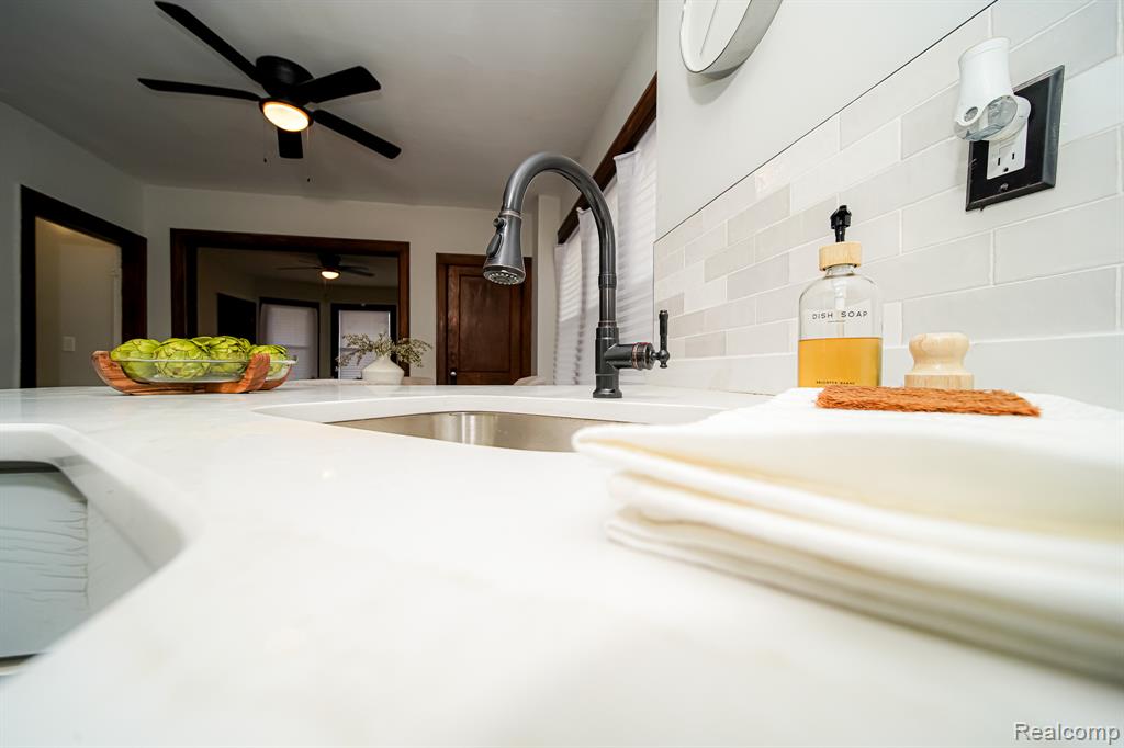 709 Ashland Street, Detroit, MI 48215 — Photo 25