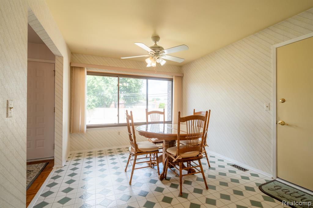 8341 Clay Court, Sterling Heights, MI 48313 — Photo 9