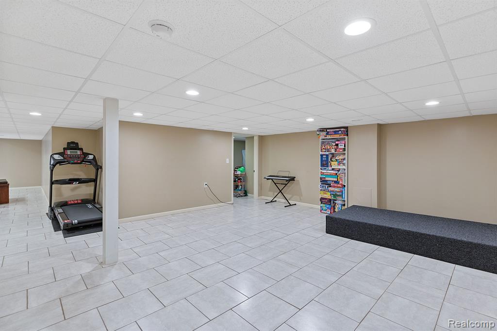 49751 GOLDEN PARK Drive, Shelby Twp, MI 48315 — Photo 36