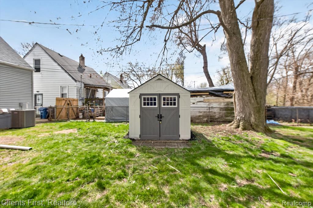 18441 Poinciana, Redford, MI 48240 — Photo 32