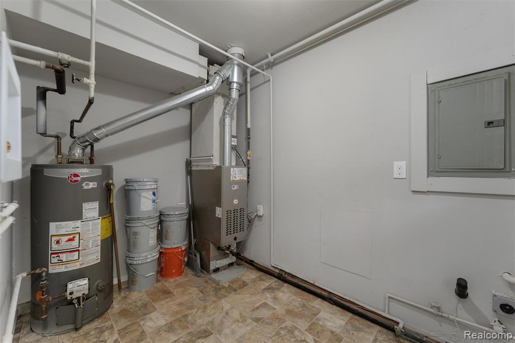 15751 W 14 Mile Road, Beverly Hills, MI 48025 — Photo 16