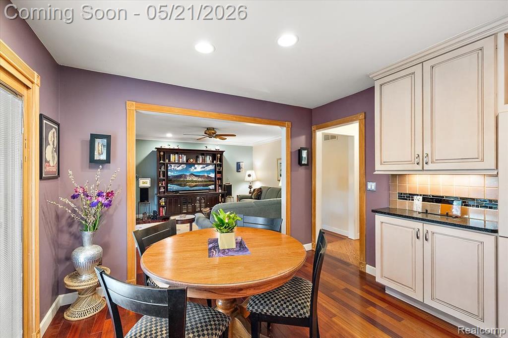 33891 Yorkridge Street, Farmington, MI 48331 — Photo 29