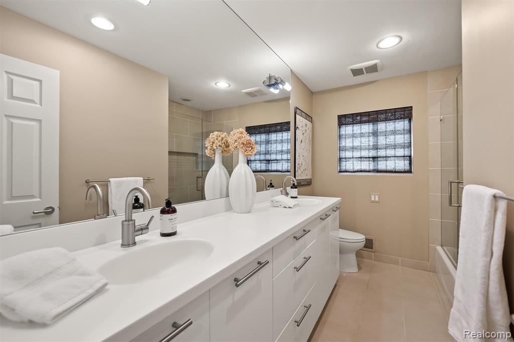 6018 Glen Eagles Drive, West Bloomfield, MI 48323 — Photo 29