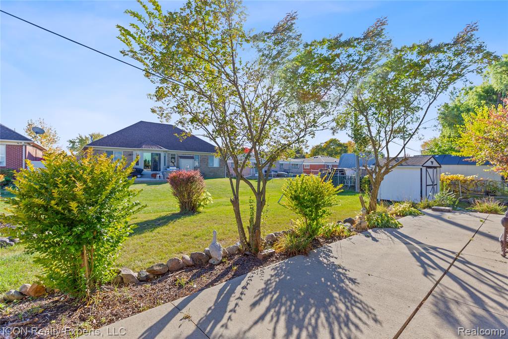5072 15 Mile Road, Sterling Heights, MI 48310 — Photo 33