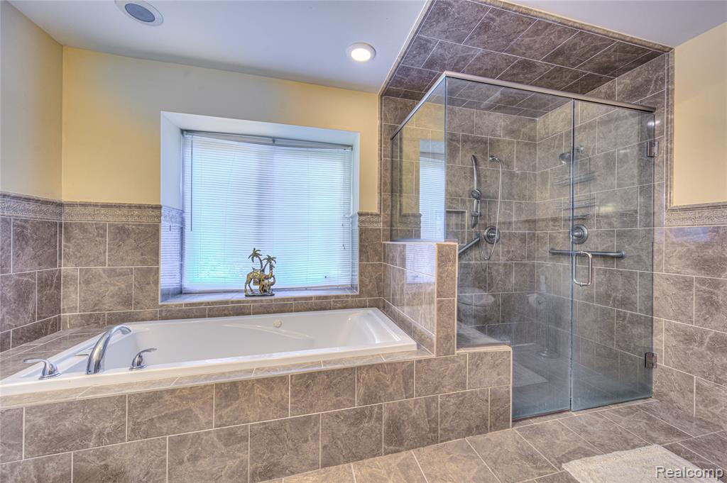 6460 Charles Drive, West Bloomfield, MI — Photo 38