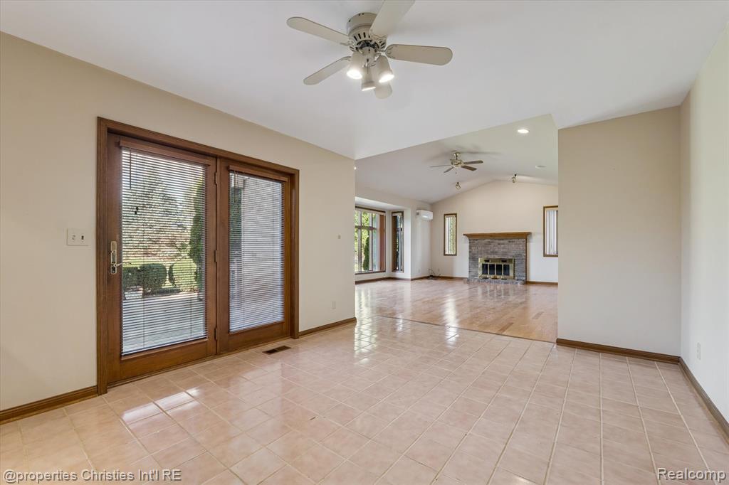 48818 Pebble Lane, Novi, MI — Photo 16