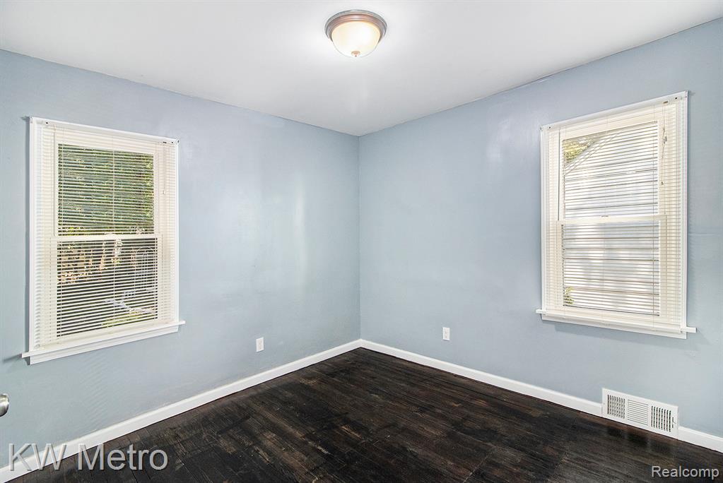 9577 Minock, Detroit, MI 48228 — Photo 10
