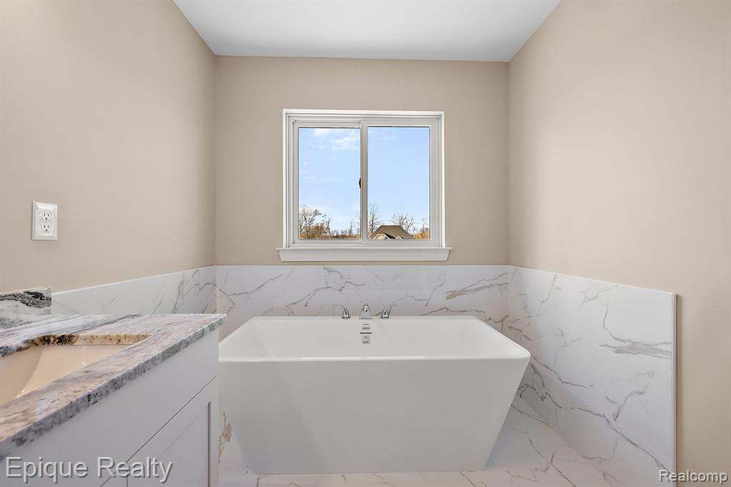 50605 Mistwood Drive, Macomb, MI 48042 — Photo 27