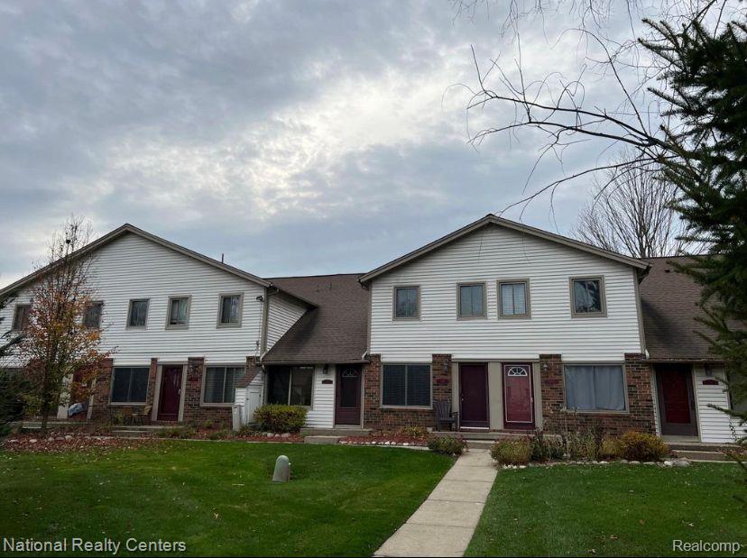 7210 BLUEWATER Drive, Clarkston, MI 48348