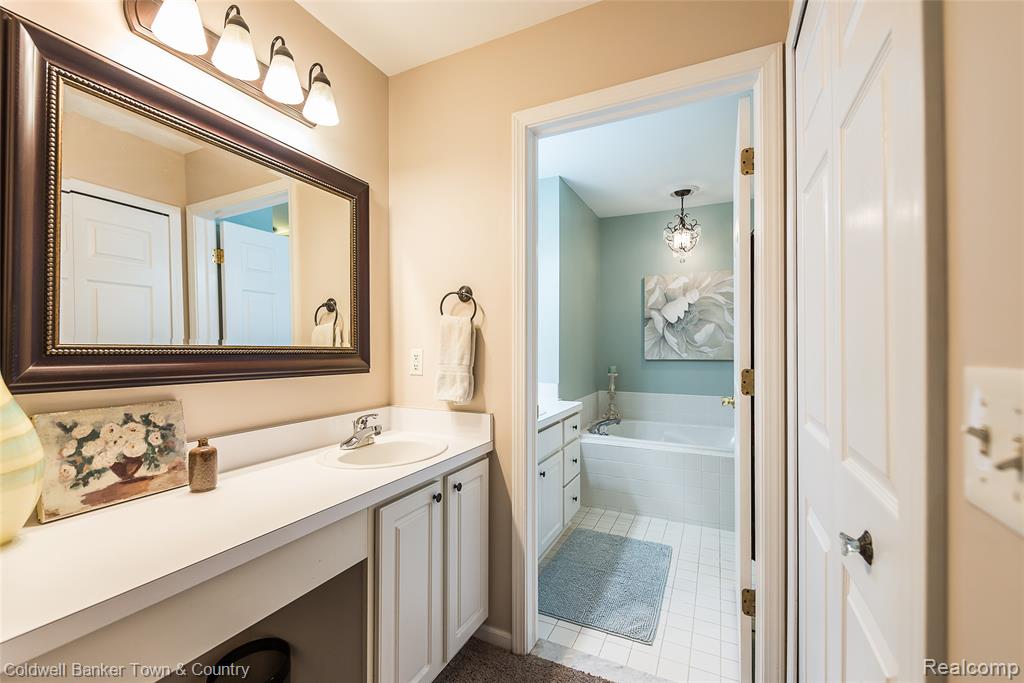 642 Chestnut Drive, Wixom, MI 48393 — Photo 19