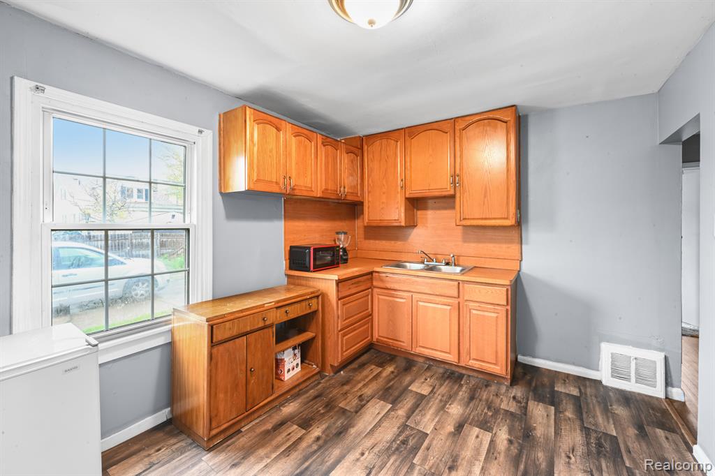 3454 S BEATRICE Street, Detroit, MI 48217 — Photo 12