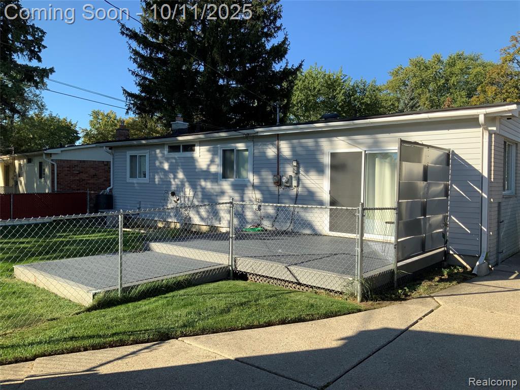 9130 E Bassett Court, Livonia, MI 48150 — Photo 40