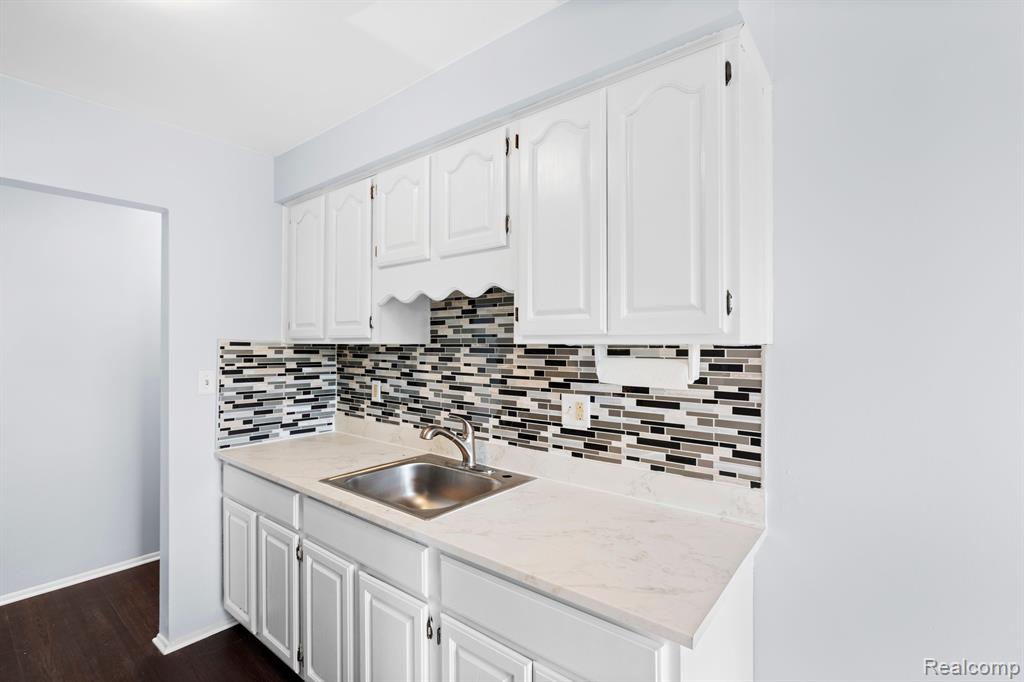 7350 N INKSTER Road, 108, Dearborn Heights, MI 48127 — Photo 10