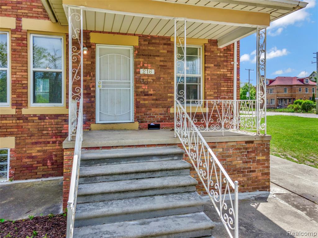 216 Holbrook Street, Detroit, MI 48202 — Photo 8