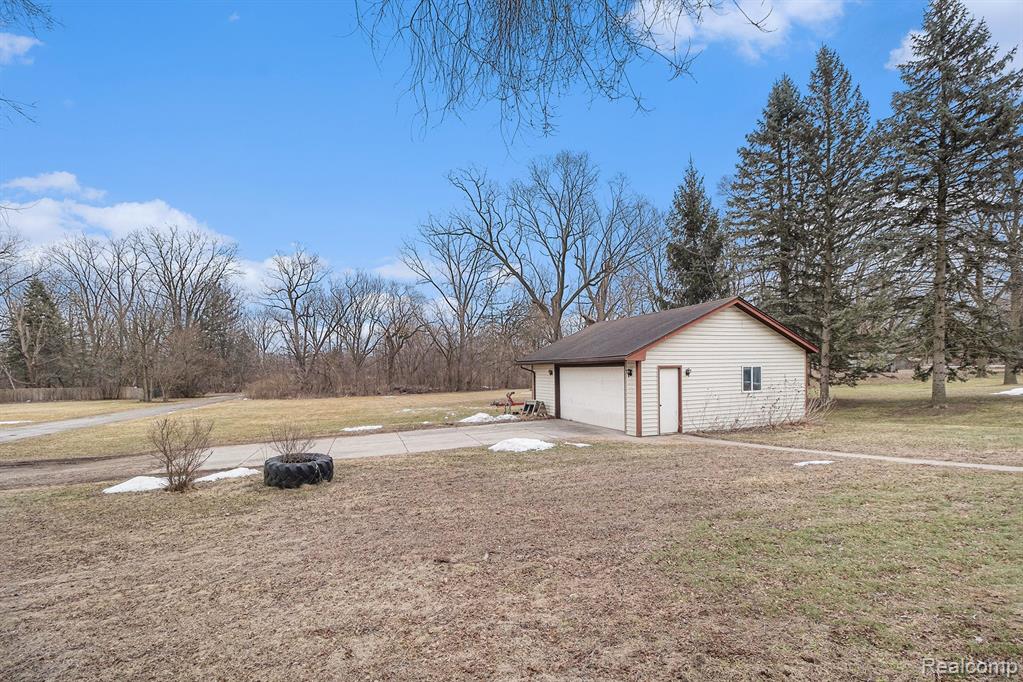 46474 VINEYARD Avenue, Shelby Twp, MI 48317 — Photo 16