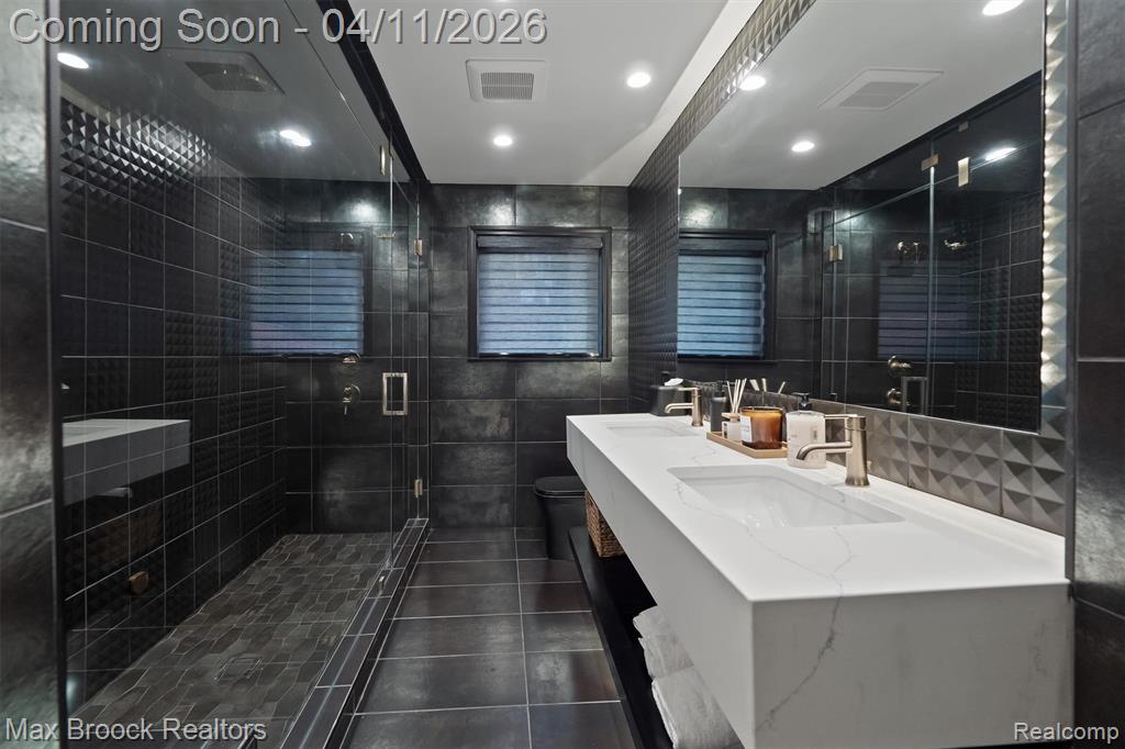 5190 Clarendon Crest Street, Bloomfield Hills, MI, 48302