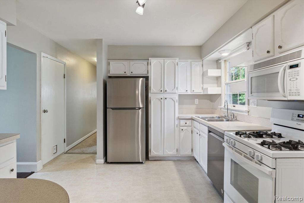 550 ROSELANE Drive, Howell, MI 48843 — Photo 14