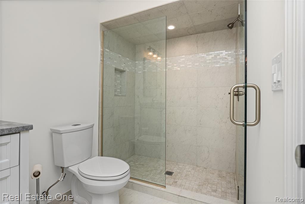 7382 Gateway Drive, West Bloomfield, MI — Photo 45