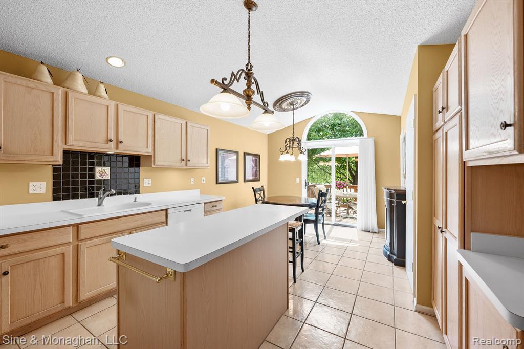 35595 Court Ridge Court, Farmington Hills, MI 48335 — Photo 12