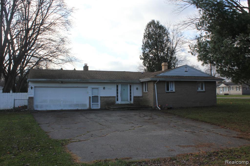 5480 COUNTRY Lane, Flint, MI 48506 — front exterior