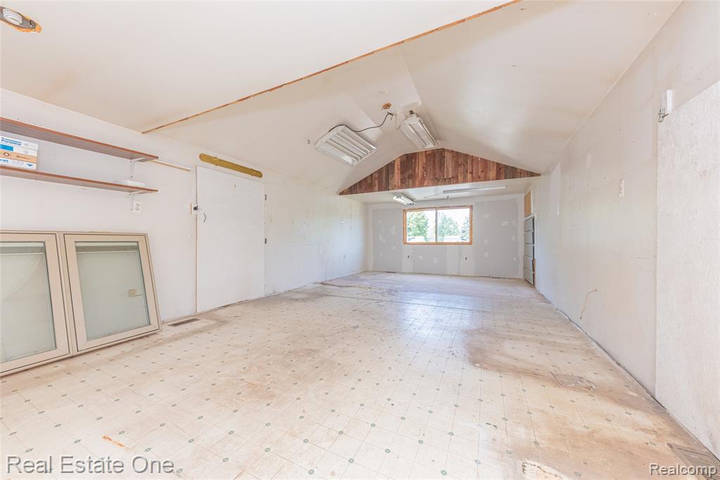 912 N Wixom Road, Wixom, MI 48393 — Photo 47