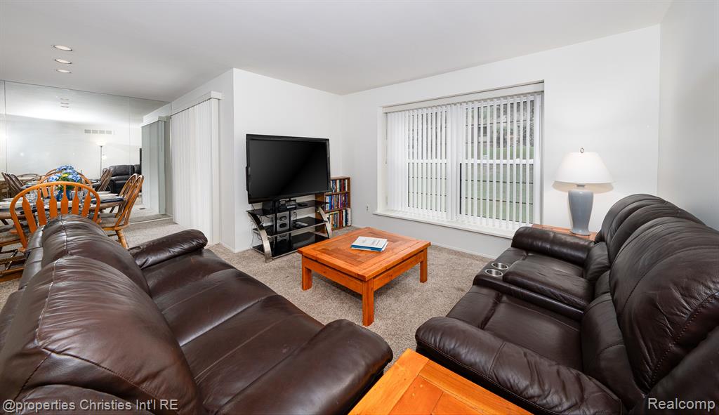 36972 Dartmoor Drive, Farmington Hills, MI 48331 — Photo 12