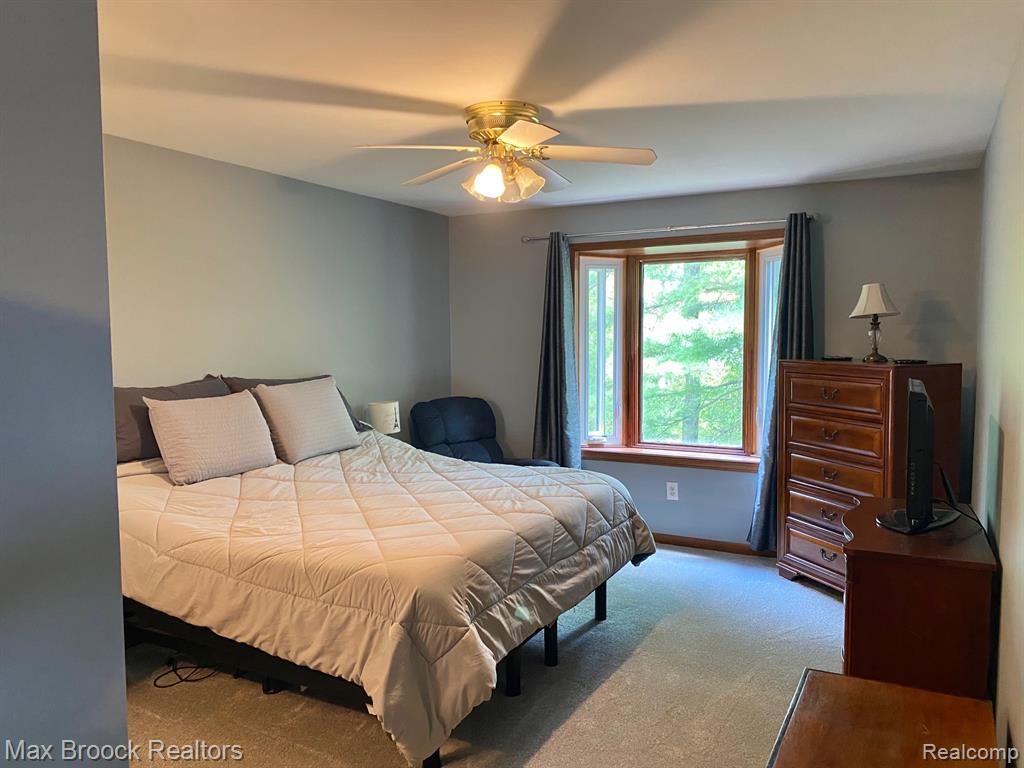 16226 PINE RIDGE Drive N, Fraser, MI 48026 — Photo 21