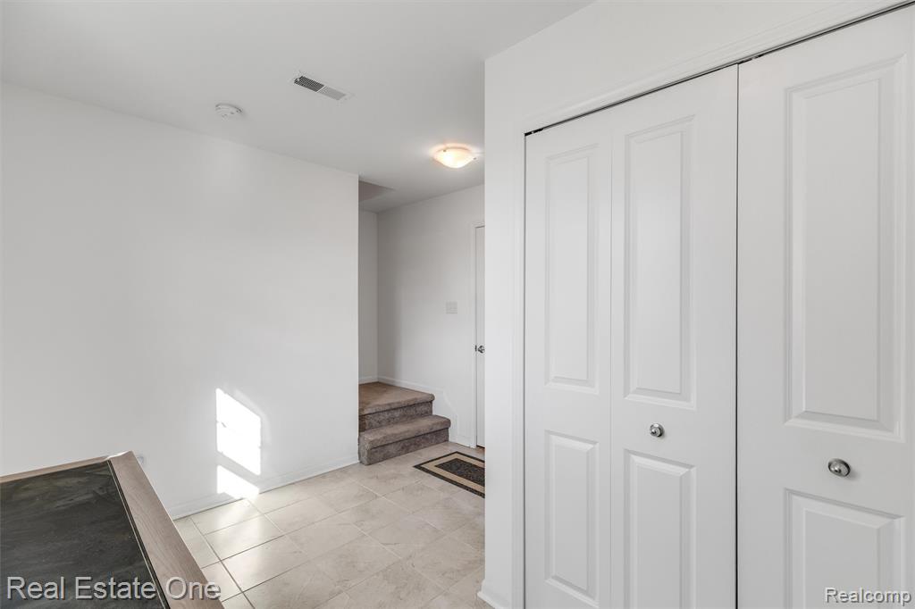 260 Center Boulevard, Wixom, MI 48393 — Photo 23