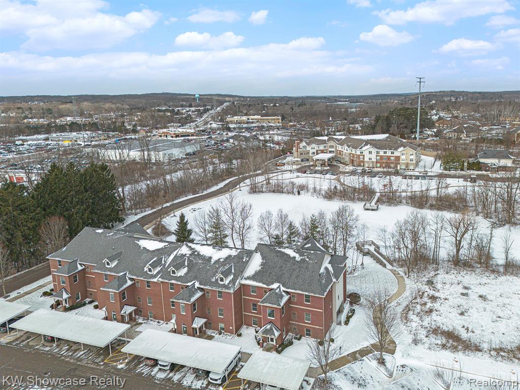 6600 Trillium Village Lane, 17, Clarkston, MI — Photo 2