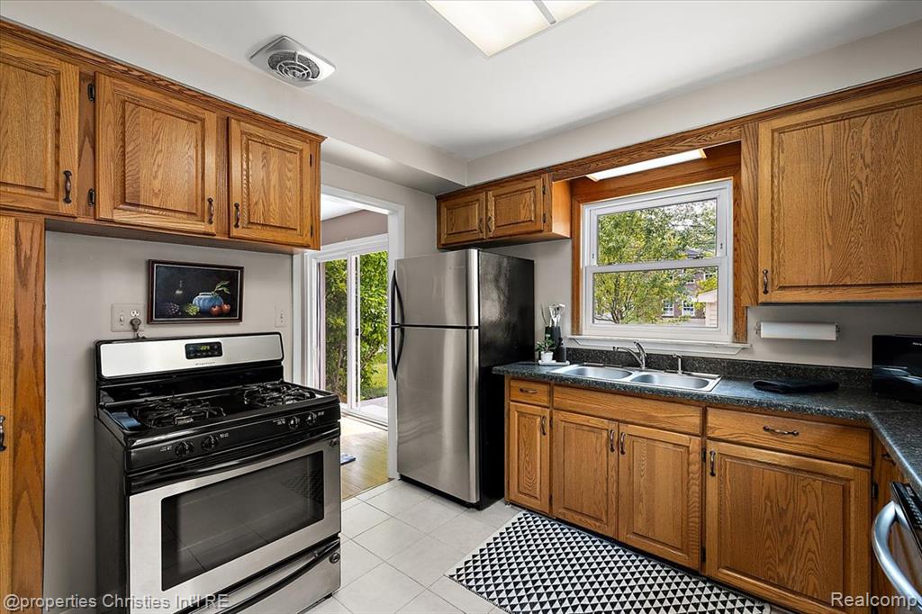 10819 W 11 Mile Road, Huntington Woods, MI — Photo 19