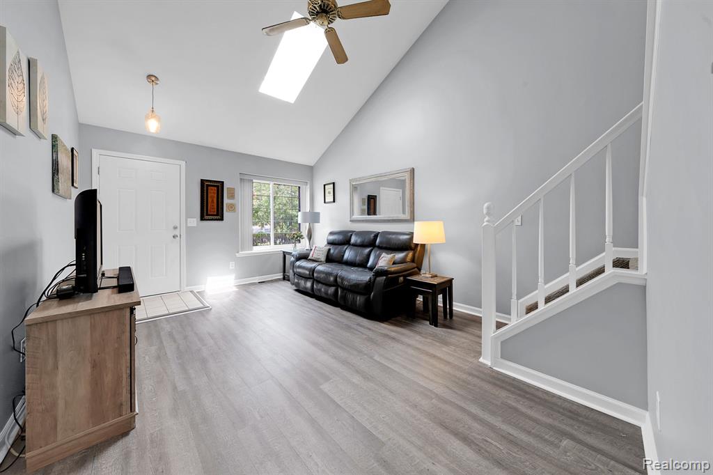 1844 N Pontiac Trail, Walled Lake, MI 48390 — Photo 12