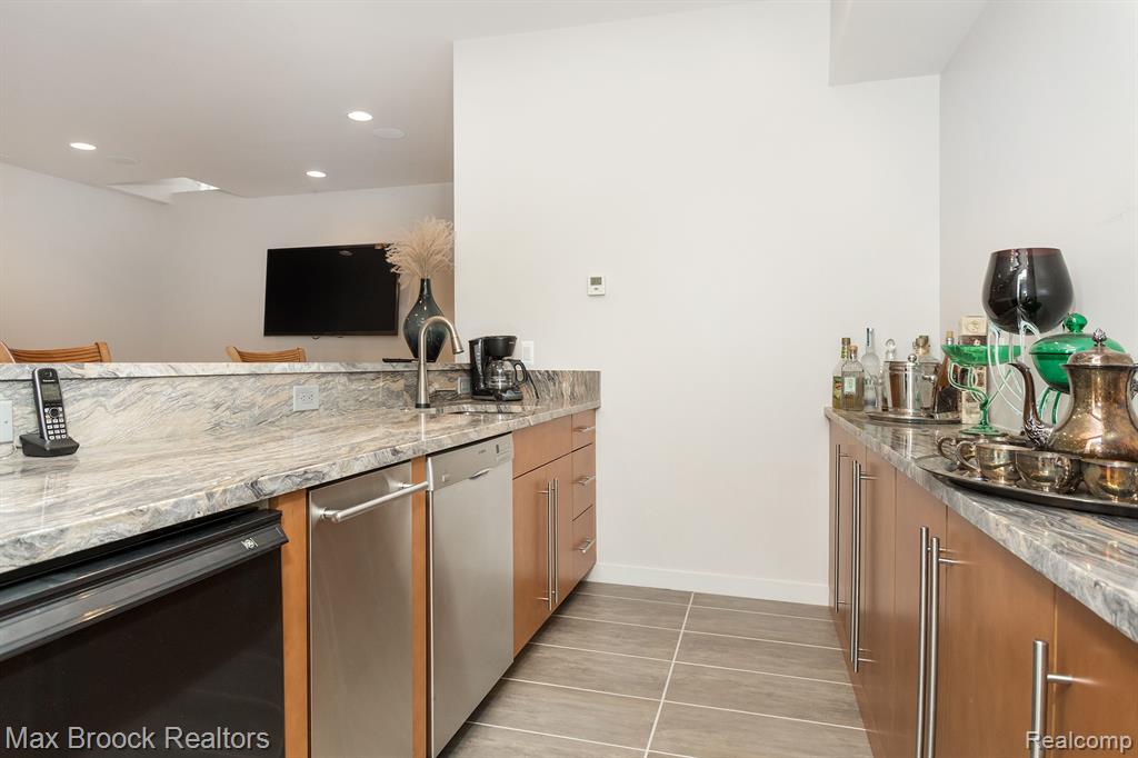 5681 SHORE Drive, Orchard Lake Village, MI 48324 — Photo 52