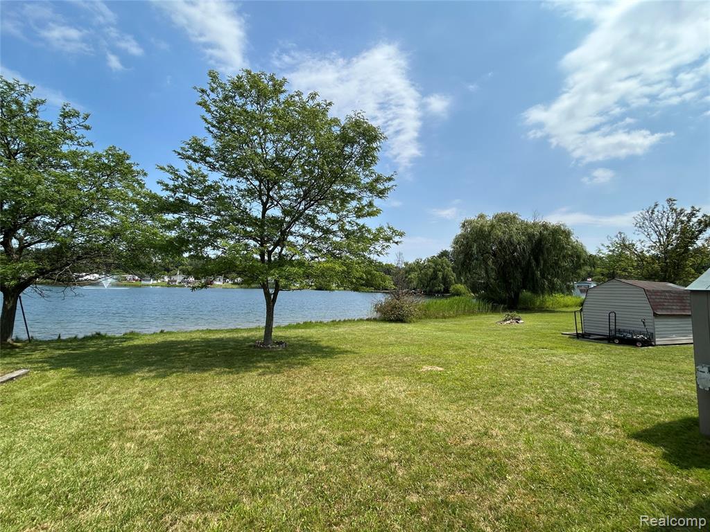 48582 Lakeview Circle, Shelby Twp, MI 48317 — Photo 2