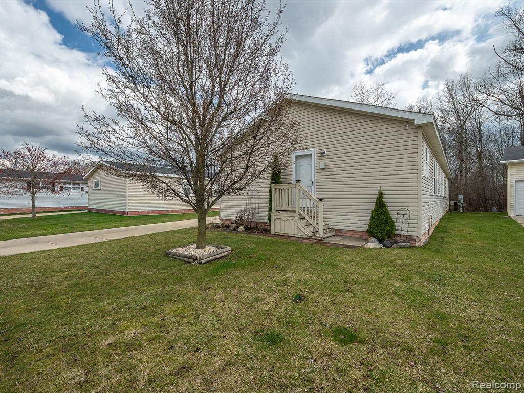 29703 Vinewood Lane, Gibraltar, MI — Photo 24