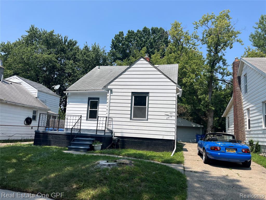 8679 CHALMERS Avenue, Warren, MI 48089 — Photo 2