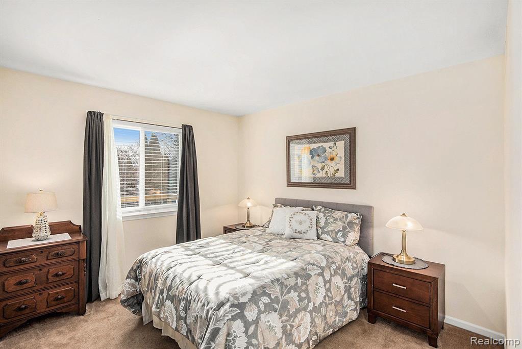 978 WATER VIEW Lane, Fenton, MI 48430 — Photo 9