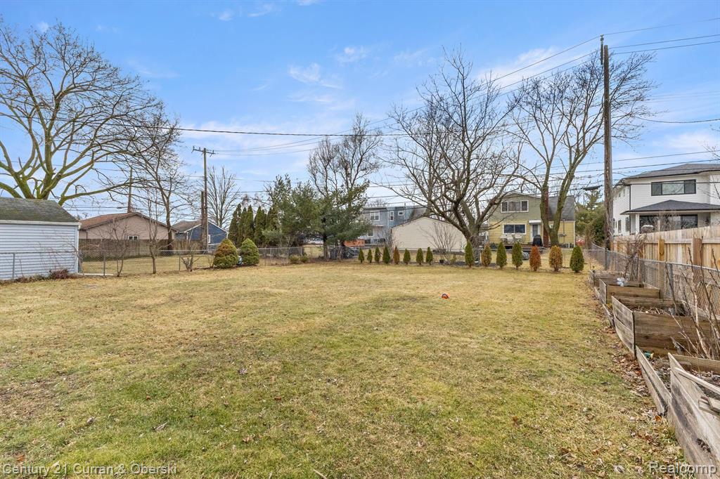 4615 MANDALAY Avenue, Royal Oak, MI 48073 — Photo 41
