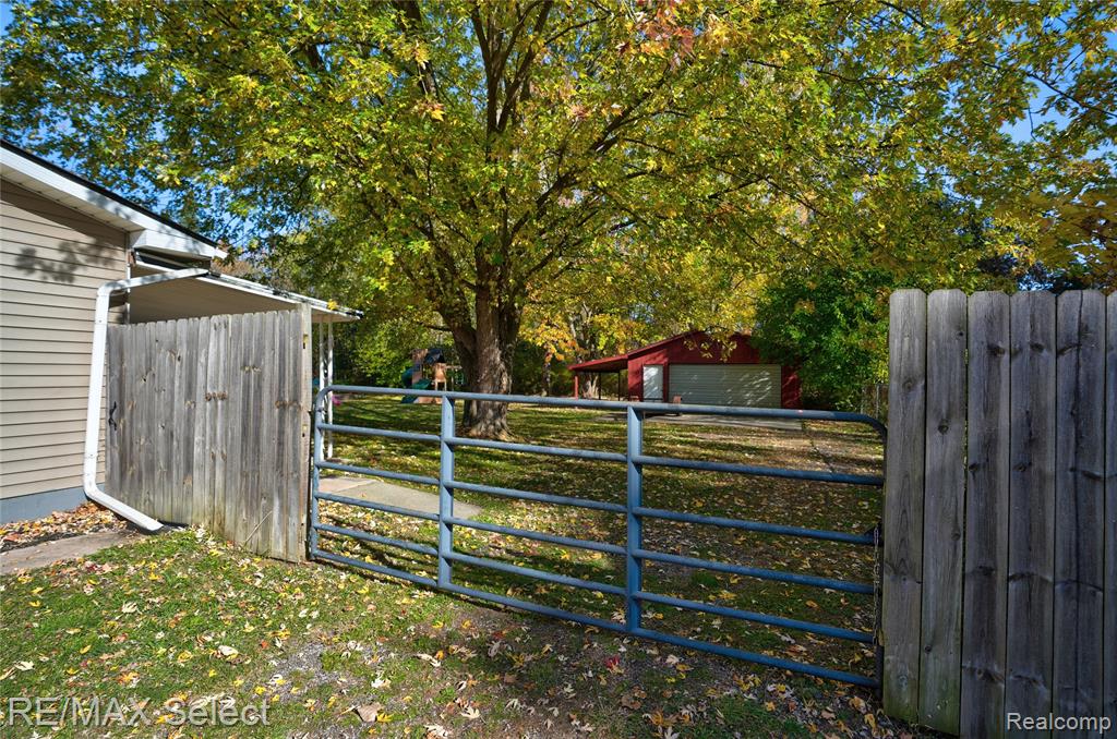 4327 S Dye Road, Swartz Creek, MI 48473 — Photo 3