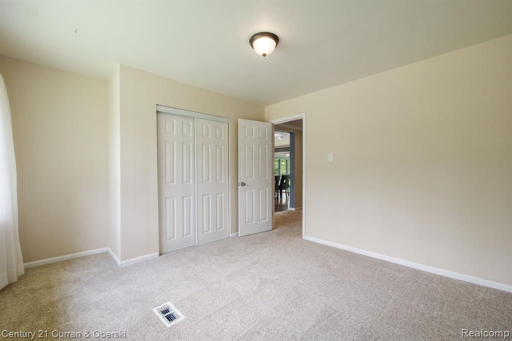 27869 Old Colony Street, Farmington, MI 48334 — Photo 41