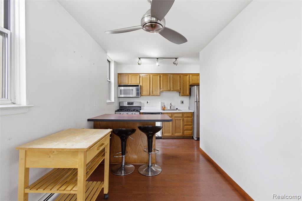 1671 Cass Lake Road, C, Keego Harbor, MI 48320 — Photo 8