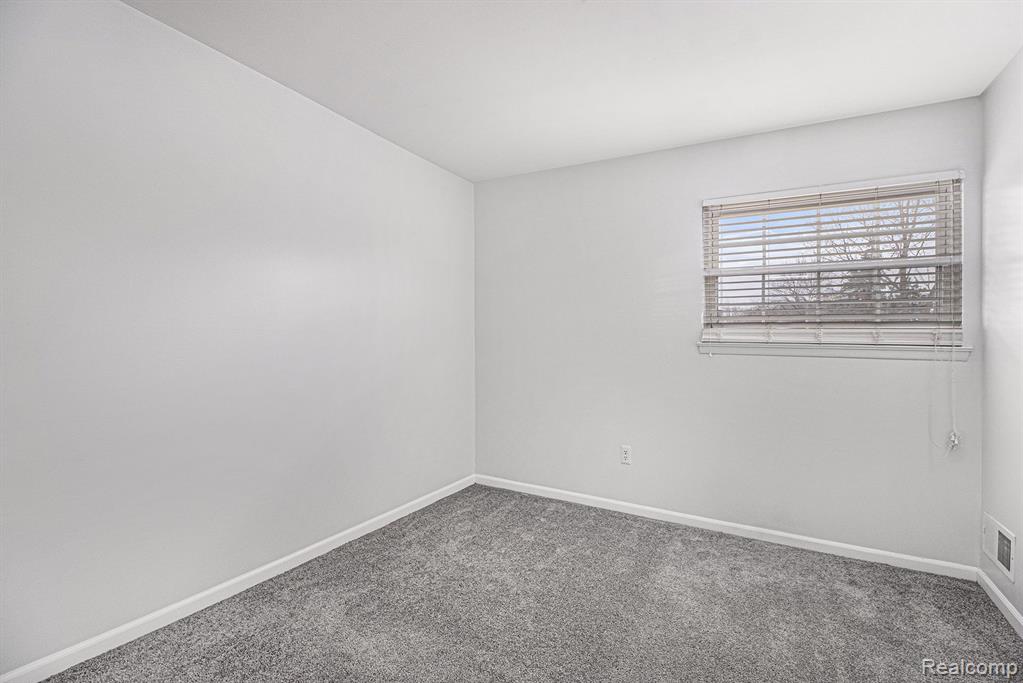 279 LAKE VILLAGE Drive, Walled Lake, MI 48390 — Photo 14